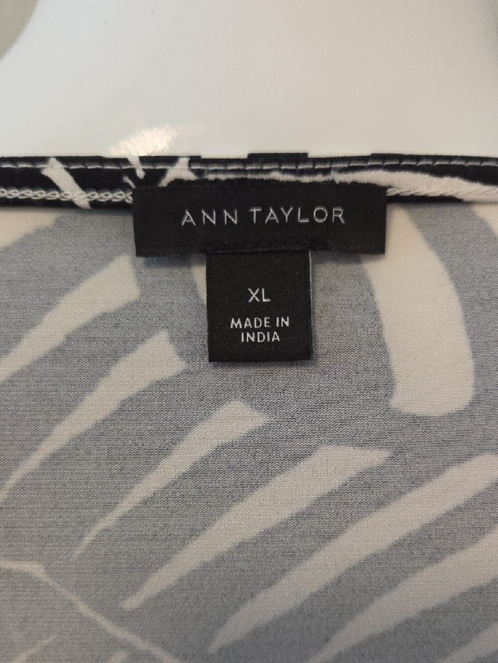 Ann Taylor Black & White Palm Print Top - Picture 4 of 5